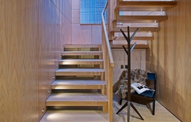 Staircase lighting in a private home