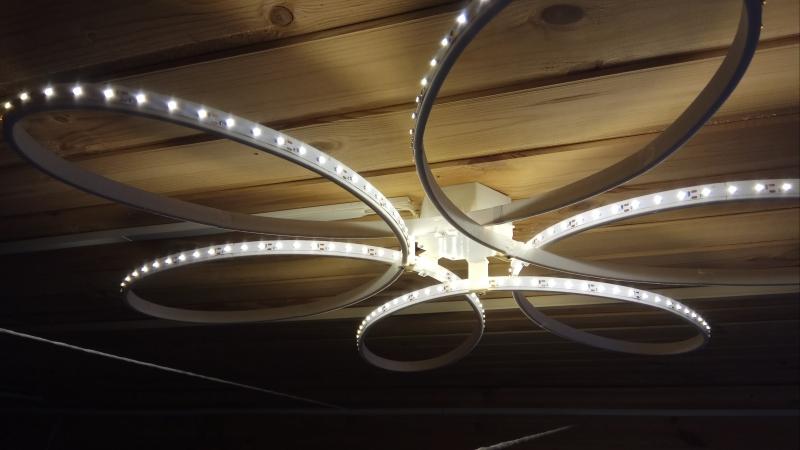 Cum se face o lumină de tavan de la banda LED
