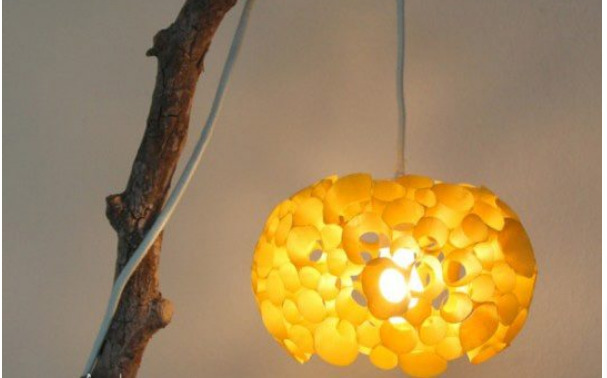 De magnifiques luminaires artisanaux fabriqués à partir de matériaux recyclés